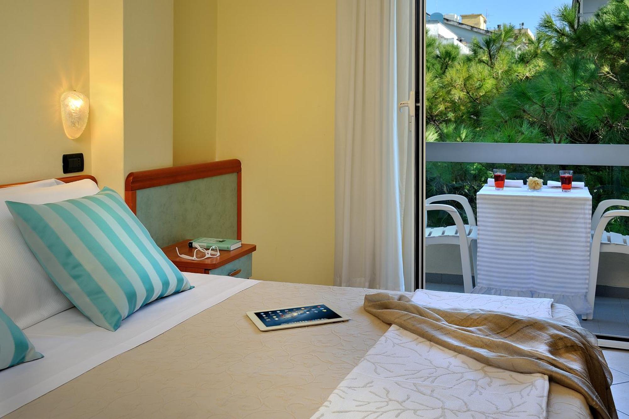 Hotel Riviera B&B Misano Adriatico Eksteriør bilde