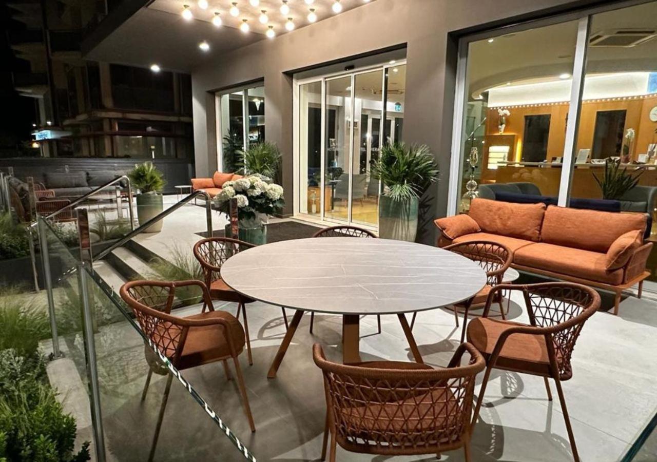 Hotel Riviera B&B Misano Adriatico Eksteriør bilde