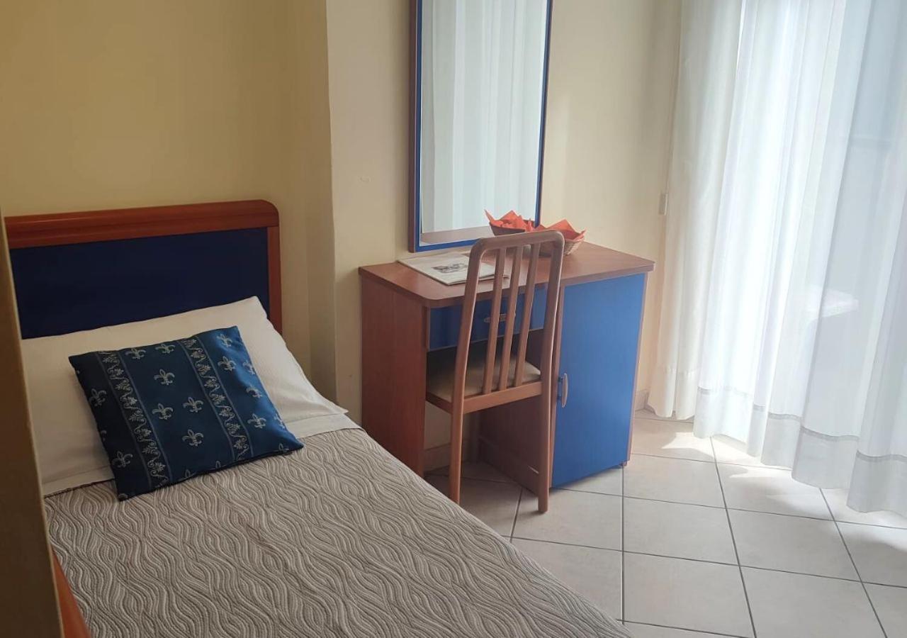 Hotel Riviera B&B Misano Adriatico Eksteriør bilde