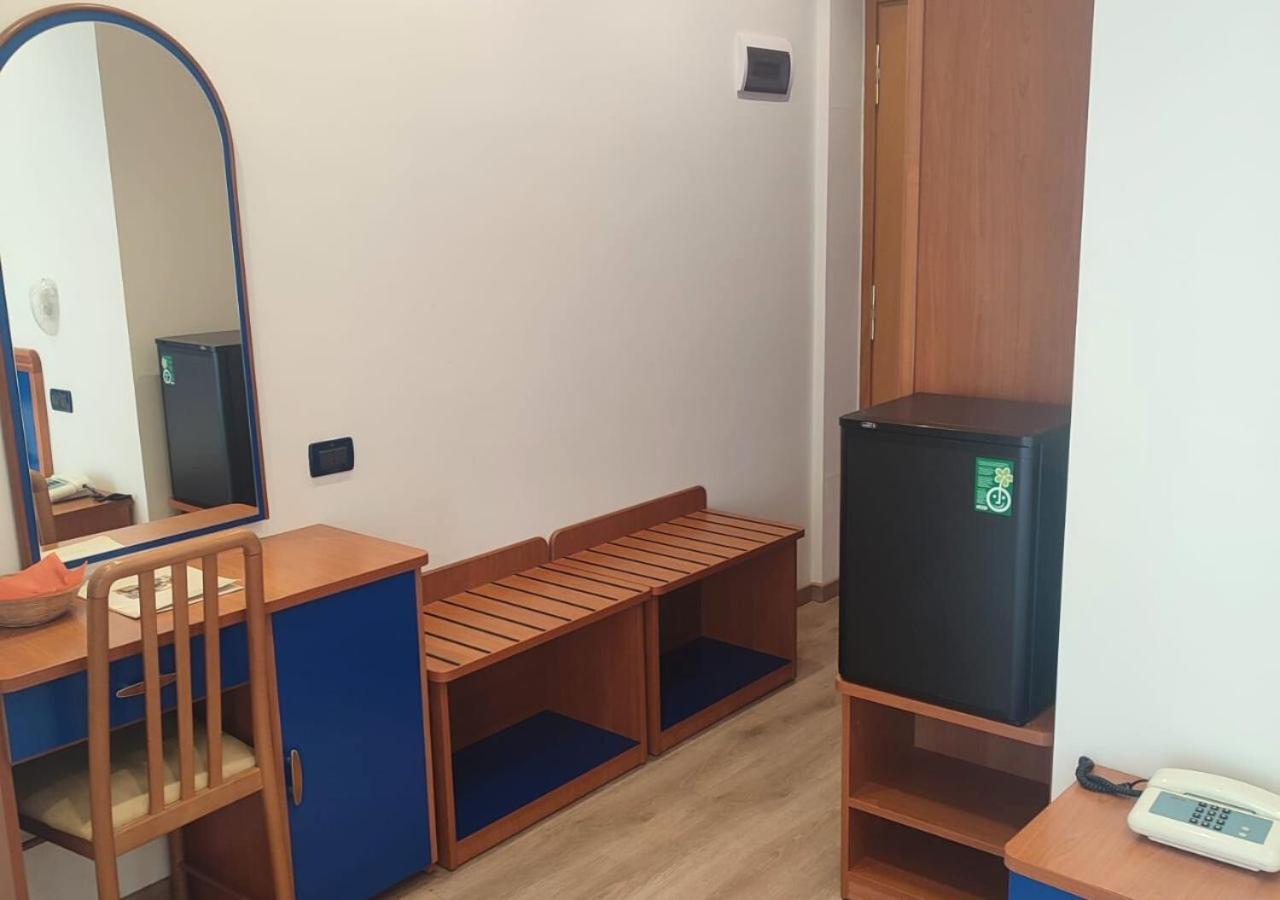 Hotel Riviera B&B Misano Adriatico Eksteriør bilde