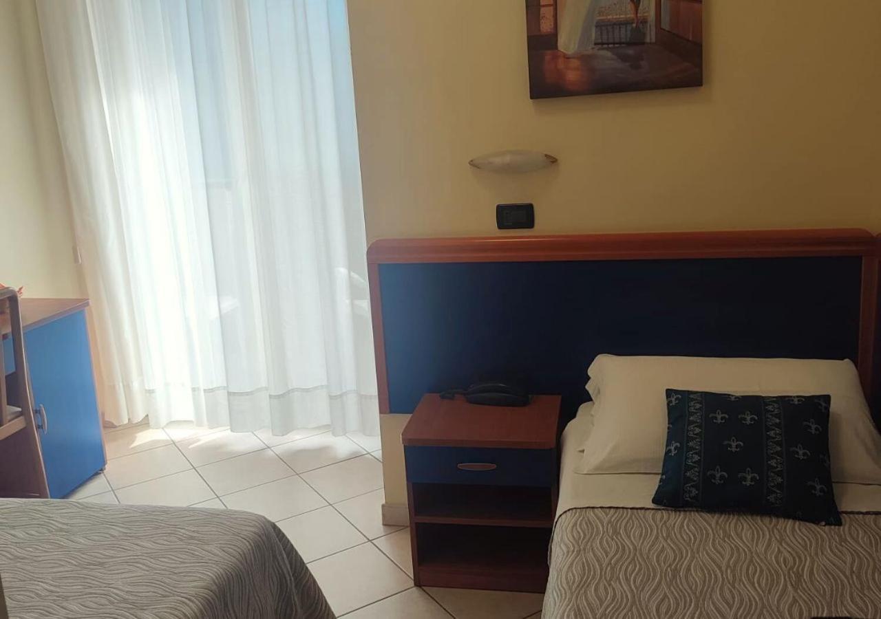 Hotel Riviera B&B Misano Adriatico Eksteriør bilde