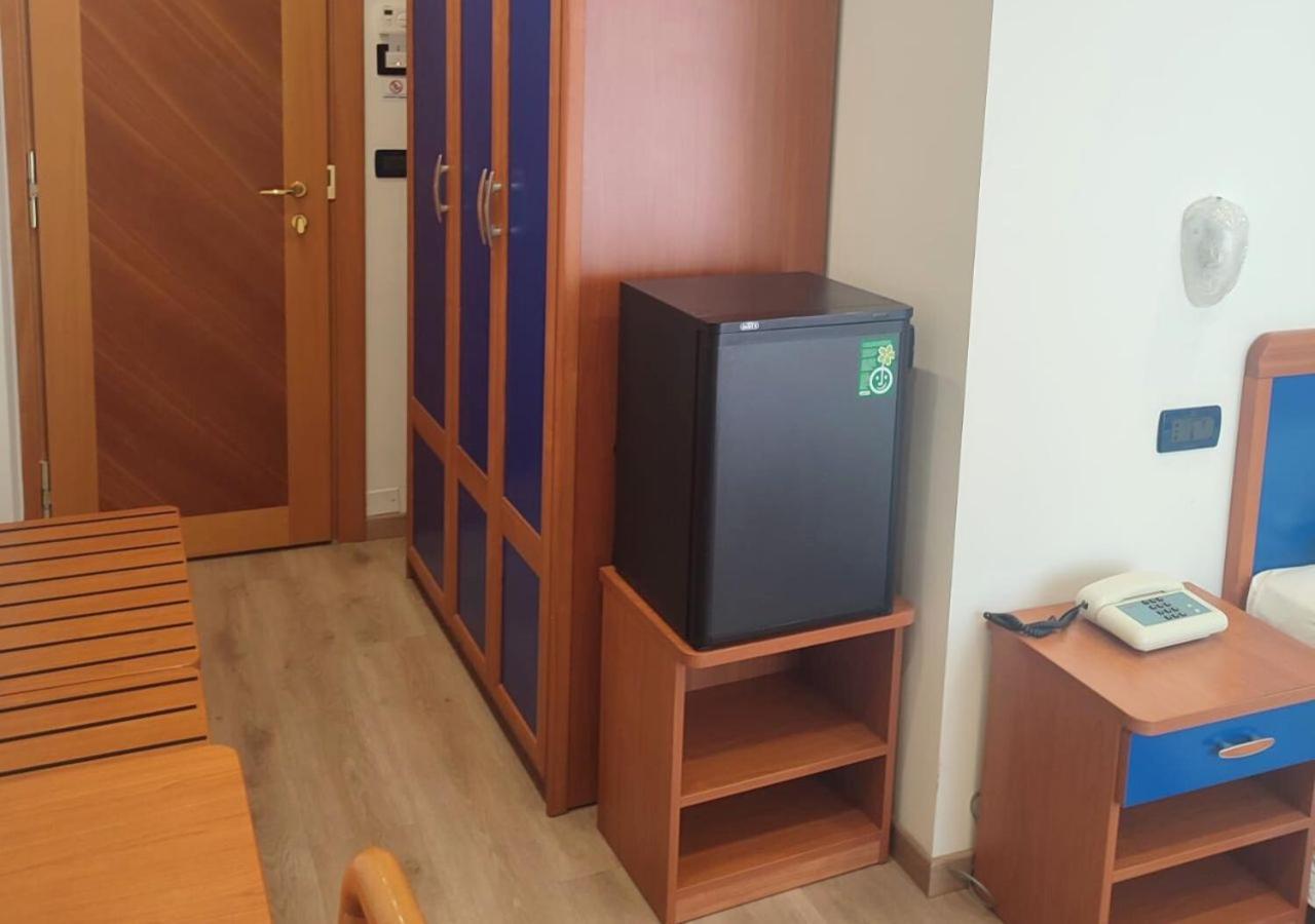 Hotel Riviera B&B Misano Adriatico Eksteriør bilde