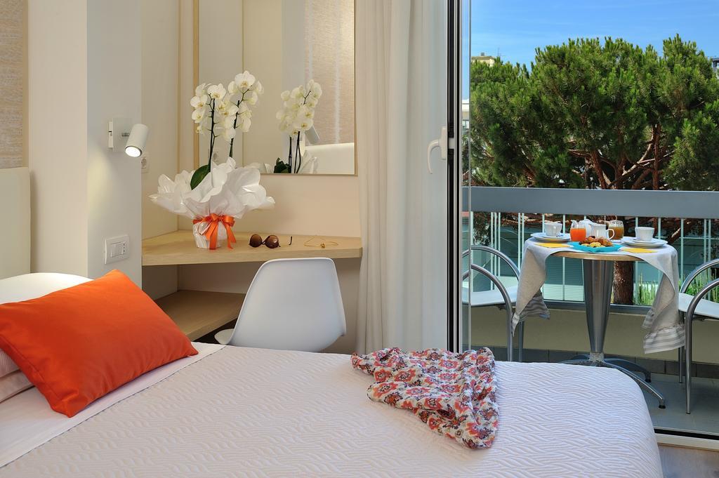 Hotel Riviera B&B Misano Adriatico Eksteriør bilde